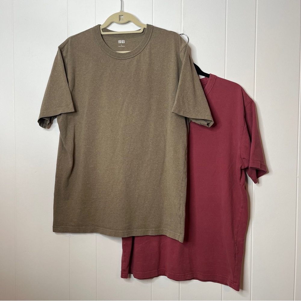 (2) Uniqlo Short Sleeve Tees - Brown and Red Men's Large 100% Cotton